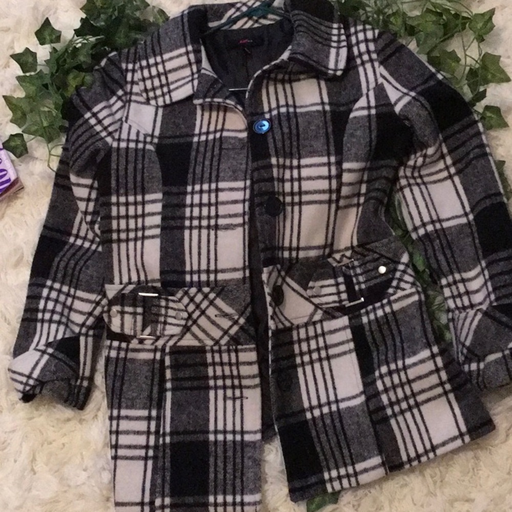 Black plaid faux wool coat with buttons. Girls